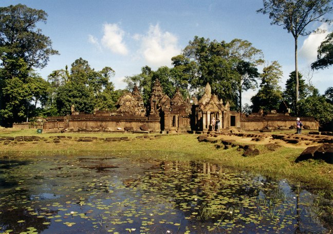 Banteay_Srei_full.jpg